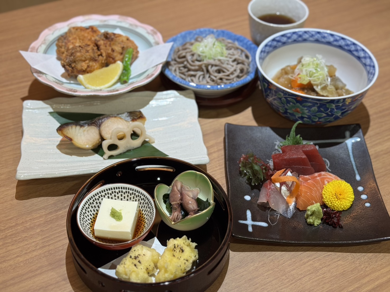 店主のこだわりが詰まった、彩り豊かな季節の御膳